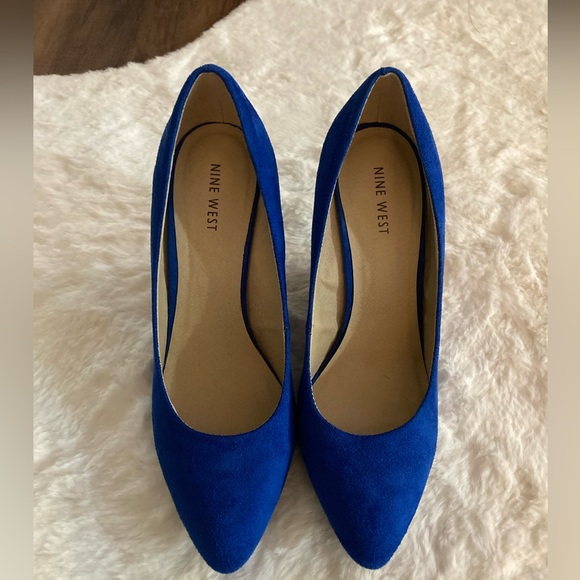 Ladies Shoes - Picture 2 of 6